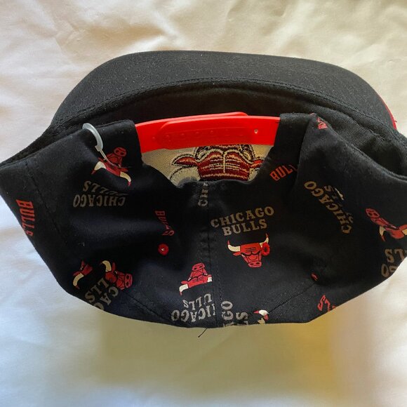 The Classics Chicago Bulls NBA Basketball Champions Hat Cap Black & Red Vintage - Picture 4 of 5